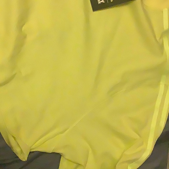 Neon green crop top - Picture 3 of 3